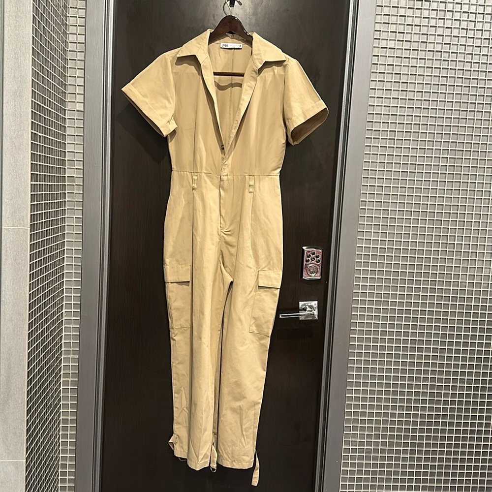 Zara Cargo Jumpsuit Tan/ Khaki so cute ☺️
